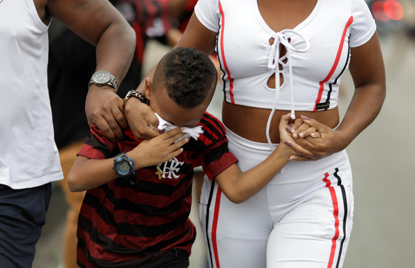 ▲▼ 巴西上萬名球迷24日慶祝佛朗明哥球隊（Flamengo）勝利，但最終演變成警民衝突。（圖／路透）