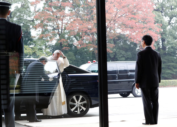 ▲▼羅馬天主教教宗方濟各（Pope Francis）訪日，德仁天皇迎接，東京巨蛋彌撒。（圖／路透）