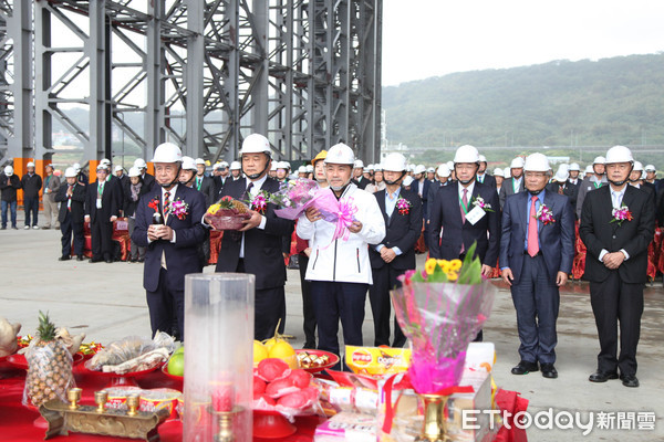 ▲ 新北離岸風電揚帆啟航 世紀集團臺北港廠房上樑。（圖／新北市經發局提供）