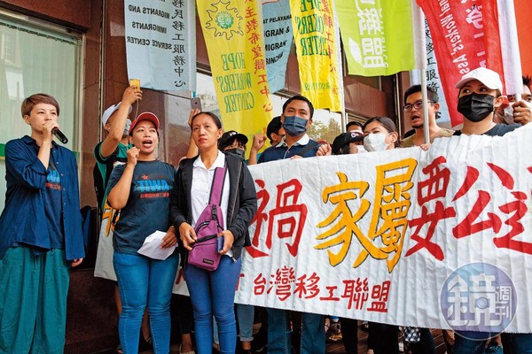 移工團體TIWA、希望職工中心、MENT台灣移工聯盟等舉行記者會，認為工廠沒有提供符合標準的防護裝備是致死主因。