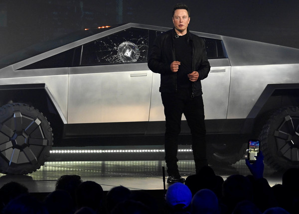 ▲▼特斯拉（Tesla）新車發表會，Cybertruck防彈玻璃破裂。（圖／路透）