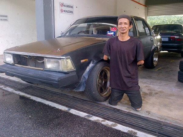 ▲▼馬來西亞身殘者Pak Busu希望大家不要同情，而是開車來給他修。（圖／翻攝自Facebook／Pak Busu）