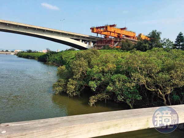 邱冠榕以新竹縣政府的溼地生態環境工程為餌，騙被害人投資。（讀者提供）