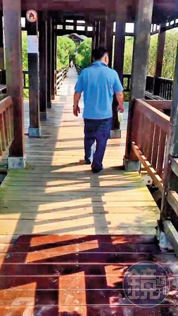 邱冠榕（圖）為了博取被害人信任，曾帶被害人到工地現場察看進度。（讀者提供）