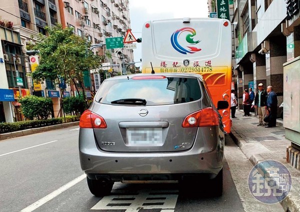 柯志恩明明有私人司機及房車（圖），一早勤跑基層拉票，卻仍派用立法院公務車惹議。（讀者提供）