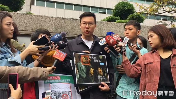 ▲民進黨副秘書長林飛帆與發言人李晏榕27日10點赴刑事局針對「通共」假訊息提告。（圖／記者張君豪攝）