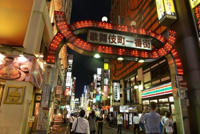 日本紅燈區「歌舞伎町一番街」的日常