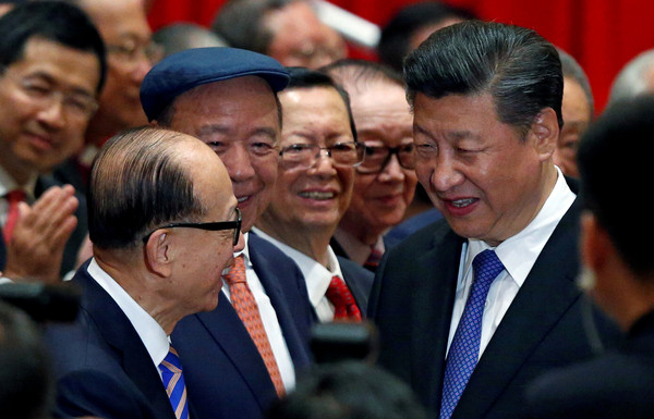 ▲▼2017年6月30日，中國國家主席習近平在香港會見香港首富李嘉誠。（圖／路透）