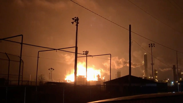 ▲美國TPC集團（TPC Group）位於德州的一座石油化學工廠於27日凌晨1時左右爆炸，12小時後又傳出二度爆炸。（圖／路透）