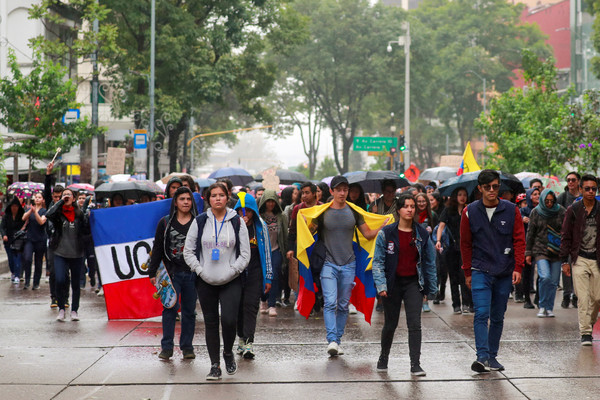 ▲哥倫比亞國家罷工委員會發起第二波全國性罷工，持續表達訴求，紀念不幸去世的18歲學生迪蘭．克魯茲（Dilan Cruz）。（圖／路透）