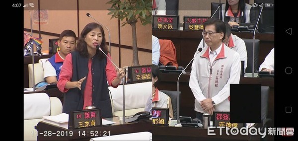 ▲台南市議員王家貞針對照顧住宅設備修繕及未來維護事宜，質詢台南市政府都發局長莊德樑。（圖／記者林悅翻攝）