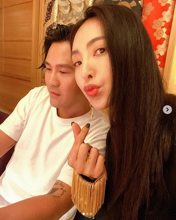 ▲曹格PO出吳速玲坐副駕駛座辣照。（圖／翻攝自吳速玲Instagram）