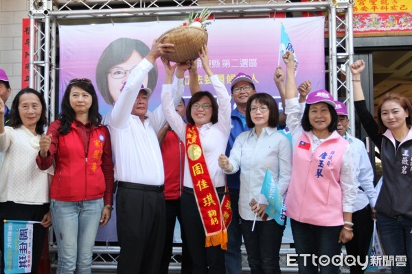 ▲屏南立委參選人周佳琪競選總部29日在屏東縣新園鄉烏龍村成立，安泰醫院榮譽院長蘇清泉出任主任委員           。（圖／記者陳崑福翻攝）