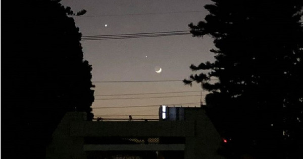 土星、月亮、金星和木星排成一條直線的天文現象。（圖／取自弓鞋國小臉書）