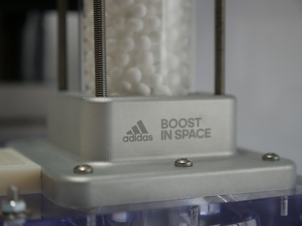 ▲ adidas攜手國際太空站全面展開太空測試計畫，ULTRABOOST 20即將降臨。（圖／品牌提供）