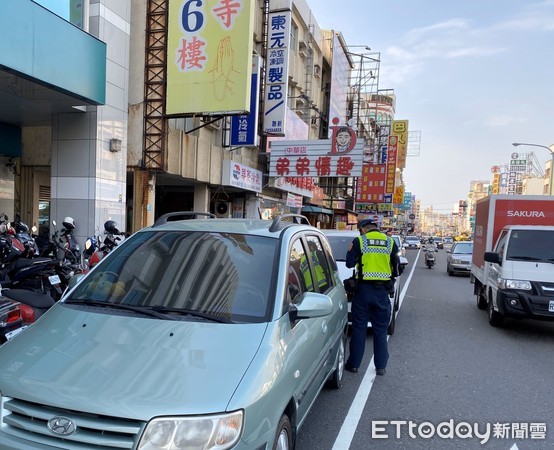 ▲台南市警永康分局將於12月1日起，針對轄區中華路及大灣路段等違規停車熱點加強執法。（圖／記者林悅翻攝，下同）