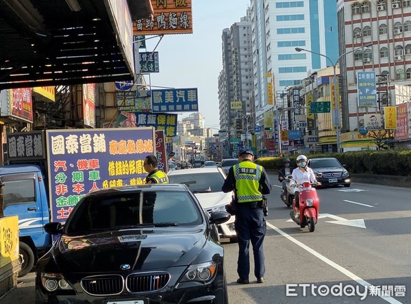 ▲台南市警永康分局將於12月1日起，針對轄區中華路及大灣路段等違規停車熱點加強執法。（圖／記者林悅翻攝，下同）