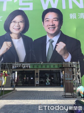 ▲台南小英競選總部遭不明人士丟雞蛋攻擊，已報警查處。（圖／記者林悅翻攝，下同）