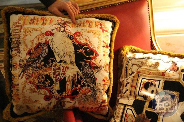 抱枕上也都結合中東風格的設計。