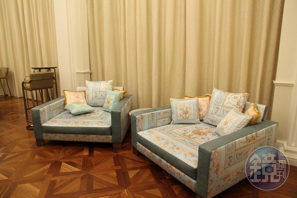全世界唯一的沙發座椅，其實整個皇家套房內的每一件物品，皆是世界唯一。