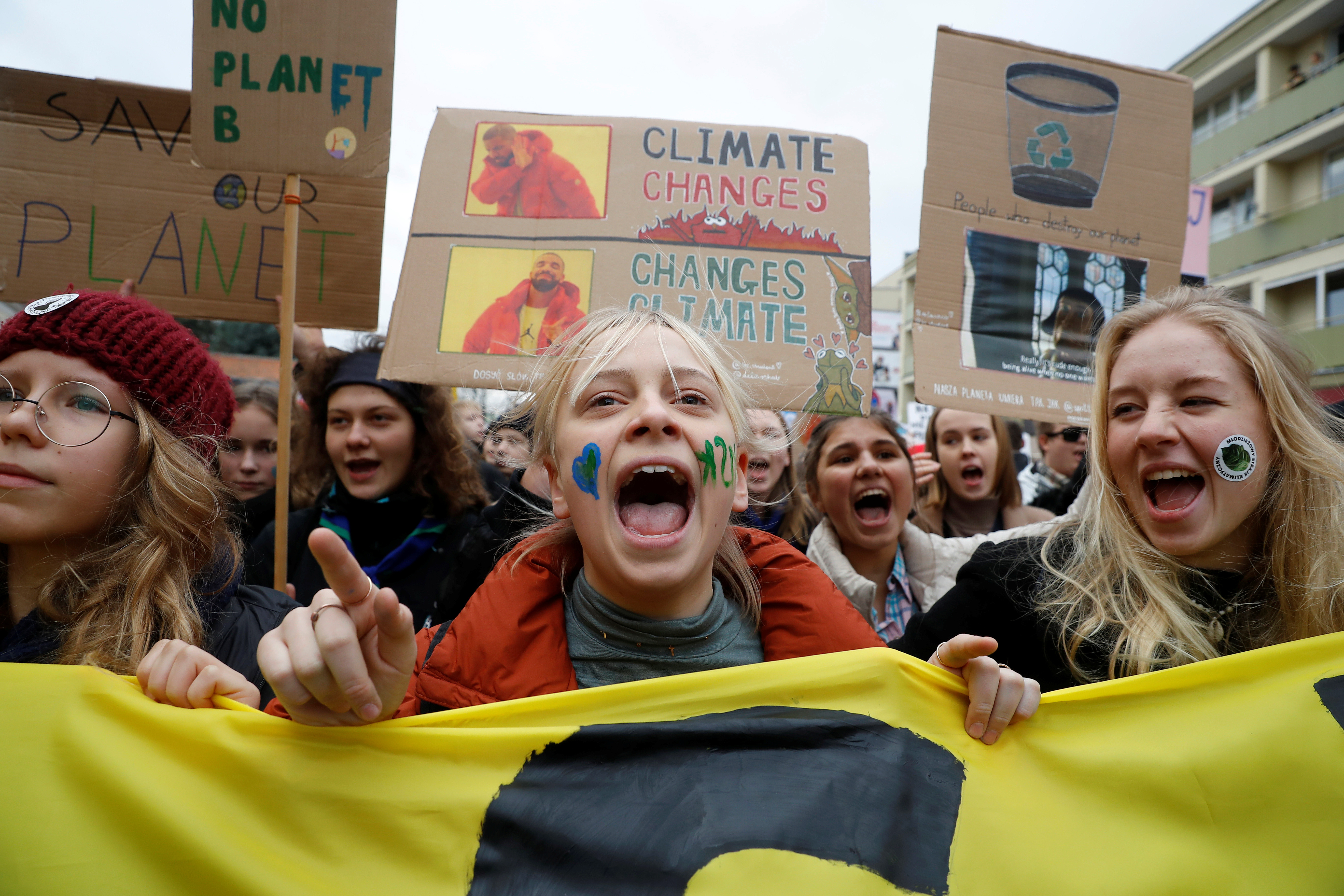 ▲▼波蘭年輕人上街要求政府正視氣候變遷問題。（圖／路透）