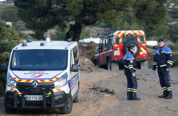 ▲法國一架「歐直EC145直升機」出發救災時墜毀馬賽北部山區。（圖／路透）