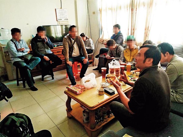 趙姓男子成立越南婚媒直銷集團，還在家中開說明會。（讀者提供）