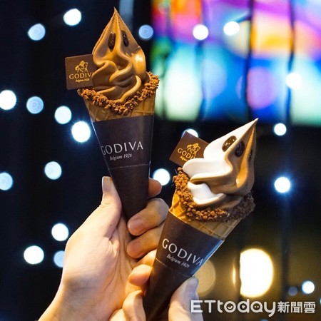 ▲週末限時 GODIVA巧克力霜淇淋買一送一。（圖／GODIVA提供）