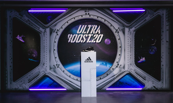 ▲adidas Ultraboost 20以太空主題配色，向2020的太空實驗任務致敬。（圖／adidas提供）