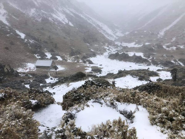 ▲南湖大山降下初雪。（圖／網友全世豪提供）