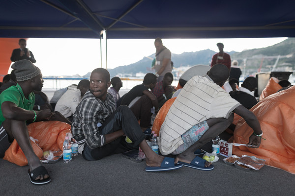 ▲大約1000名移民在利比亞海軍行動中獲救，他們主要來自奈及利亞、甘比亞、厄利垂亞等國家。（圖／達志影像／美聯社）