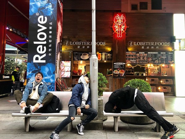 ▲《家師傅》李相侖3帥男星街拍照　背後一看網笑了：在台灣齁？。（圖／翻攝自lee_kiwoo IG）