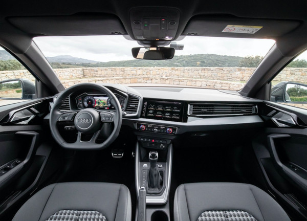 ▲2B1A豪華小型掀背開打　第2代Audi A1預告年底車展亮相。（圖／翻攝自Audi）