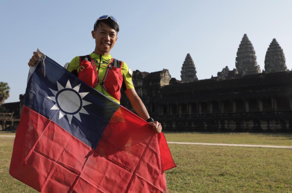 ▲陳彥博在柬埔寨220km超馬賽奪得總冠軍。（圖／翻攝自陳彥博 Tommy Chen臉書粉專）