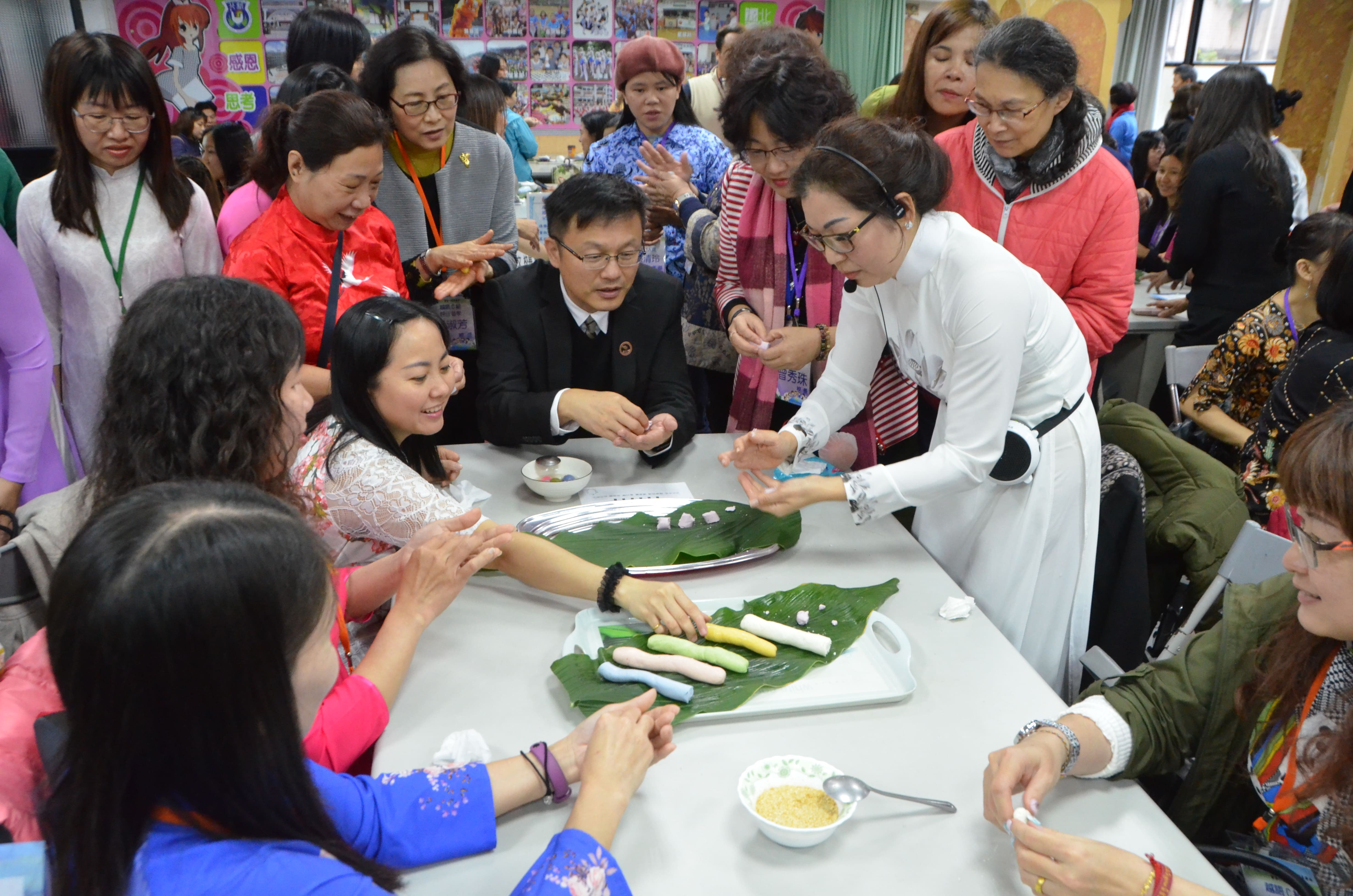 ▲▼    新北首發７種「新住民語」雙語教案     。（圖／新北教育局提供）