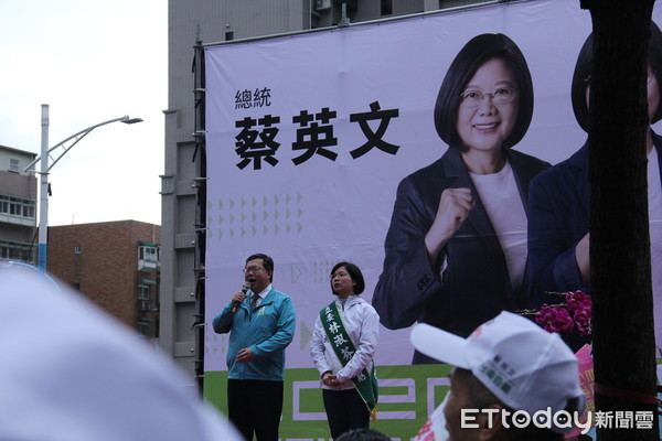 ▲▼林淑芬舉行「林淑芬＆蔡英文蘆洲聯合競選總部」成立大會，鄭文燦到場力挺。（圖／記者林銘翰攝）