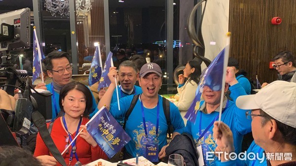 上海「返鄉投票」晚會千人響應　「現場一片藍」台商高喊韓國瑜 | ETto