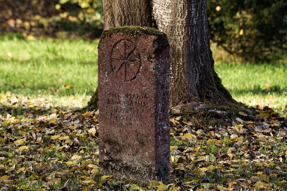 ▲▼墳墓,墓碑。（圖／取自免費圖庫pixabay）