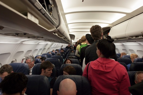 飛機上最髒的地方竟然不是廁所！空中掌握6要點　病菌不纏身