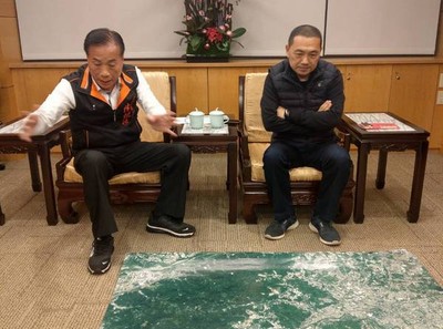 陳根德拜會候友宜　力爭龜山人居住好環境