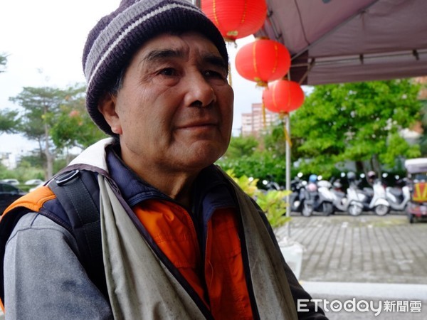 ▲70多歲的吳清利從家裡走到台東環保站，因視力因素要花費45分鐘，但8年來幾乎天天都到環保站報到。（圖／記者王兆麟翻攝，下同）