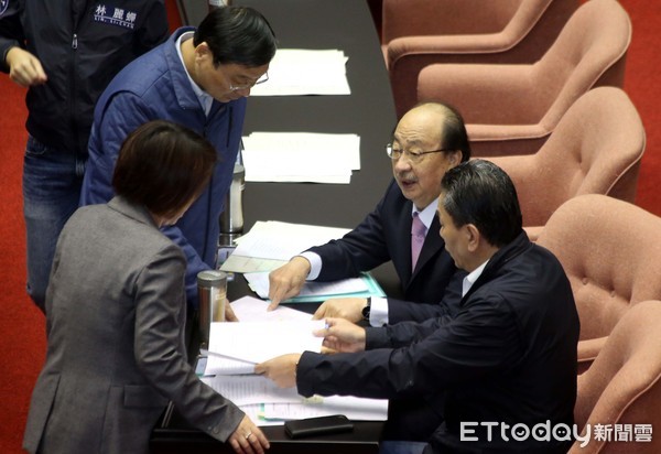 ▲▼立法院院會 朝野黨鞭協商溝通 曾銘宗 柯建銘 李鴻鈞。（圖／記者屠惠剛攝）