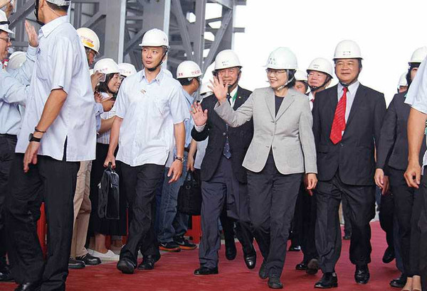 總統蔡英文10月12日出席海洋離岸風場啟動典禮，強調台灣綠能產業將邁向國際化。（圖／報系資料庫）