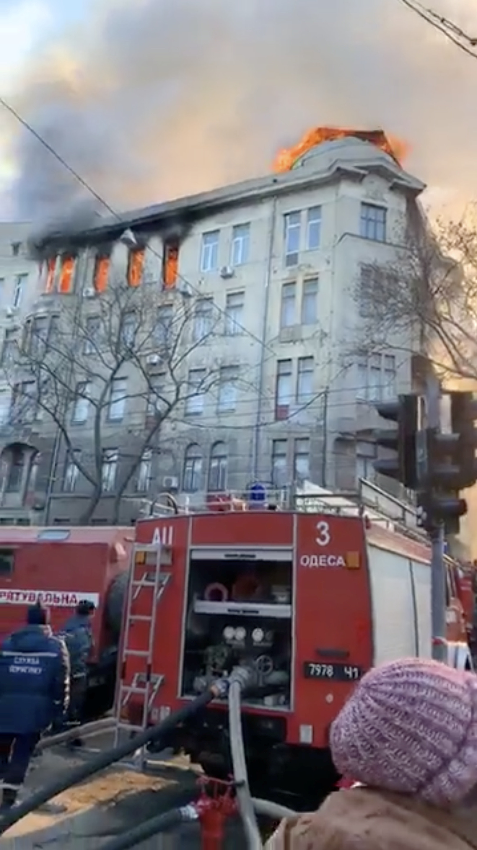 ▲烏克蘭的大學起火。（圖／路透）