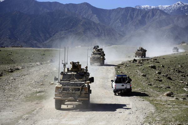 ▲美軍與阿富汗政府軍聯合巡邏，賈拉拉巴德（Jalalabad）。（圖／達志影像／美聯社）