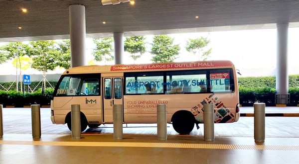 ▲▼新加坡樟宜機場巴士。（圖／Kiya的玩樂日常臉書專頁提供）