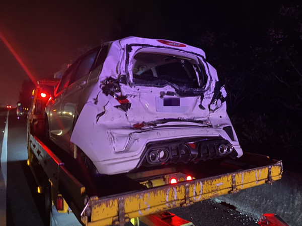 ▲國道1湖口段凌晨2起追撞　「大貨車撞成一團」2駕駛不治身亡。（圖／記者陳凱力翻攝）