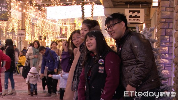 ▲飄雪歐洲聖誕村在台灣，美照拍到不想離開。（圖／記者謝盛帆攝）