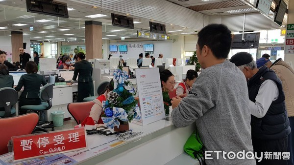 ▲▼遠東航空櫃台。（圖／記者呂佳賢攝）