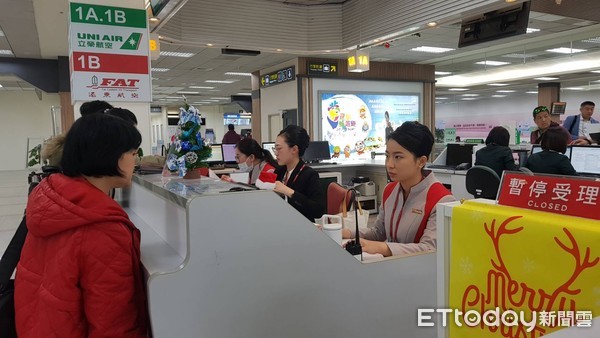 ▲▼遠東航空退票人潮。（圖／記者呂佳賢攝）